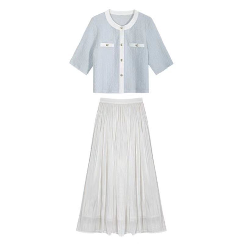 Women's Summer Two-Piece Set V-Neck Short Sleeve Top and Cropped Pants - Image 5