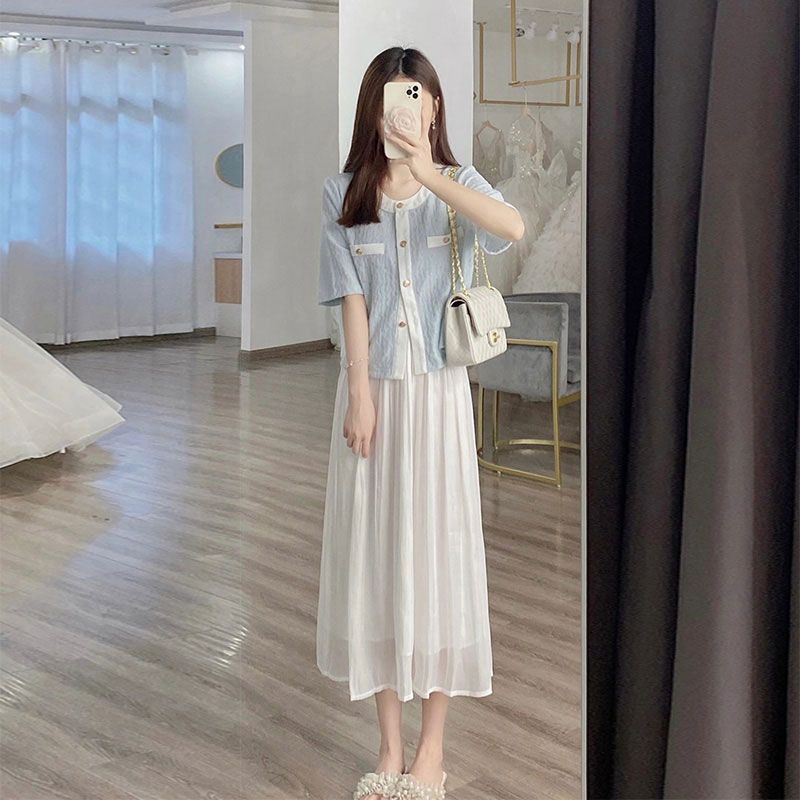 Women's Summer Two-Piece Set V-Neck Short Sleeve Top and Cropped Pants - Image 2
