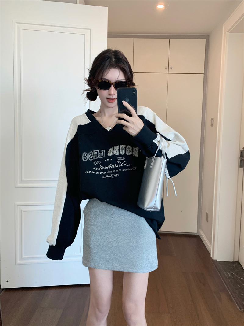 American Retro V-Neck Sweatshirt and Skirt Two-Piece Set for Women Autumn Loose Fit