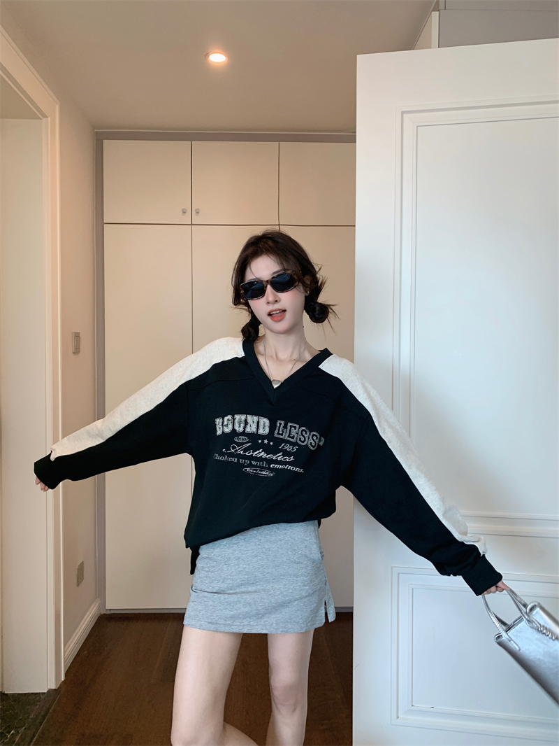 American Retro V-Neck Sweatshirt and Skirt Two-Piece Set for Women Autumn Loose Fit - Image 3