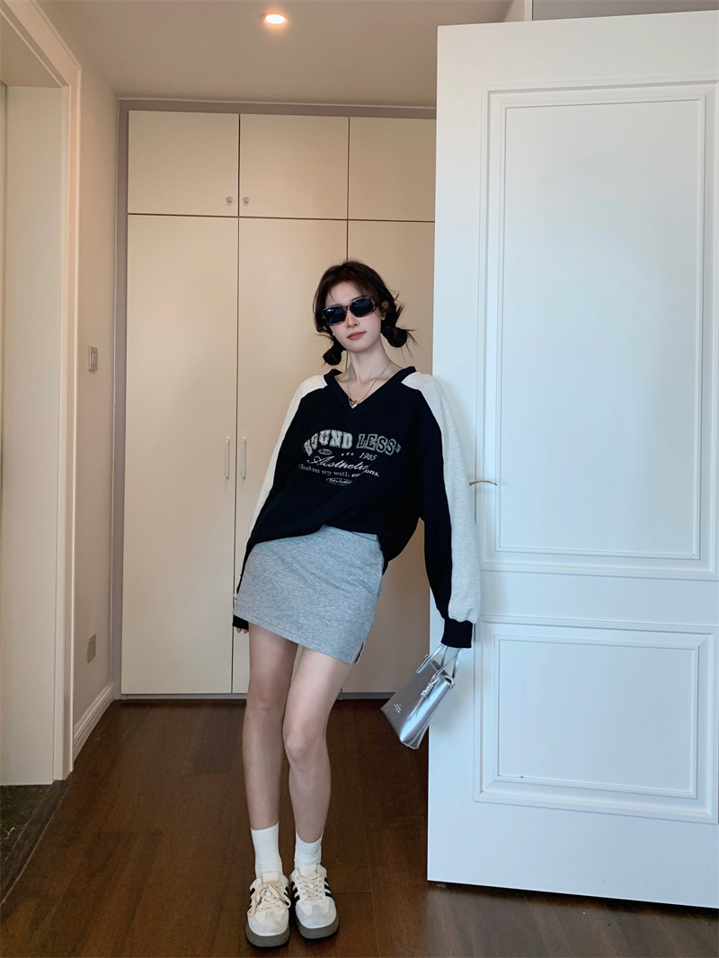 American Retro V-Neck Sweatshirt and Skirt Two-Piece Set for Women Autumn Loose Fit - Image 4