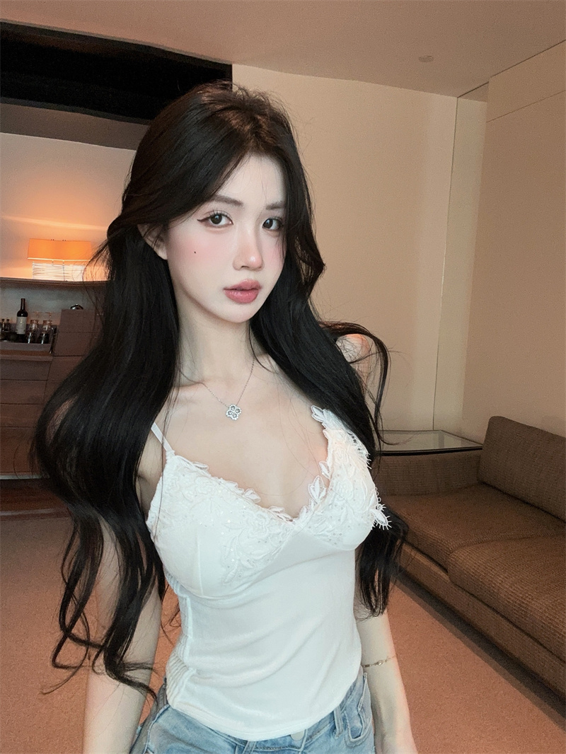 2025 Autumn Sexy V-Neck Lace Embroidered Velvet Camisole with Padded Bra - Image 3