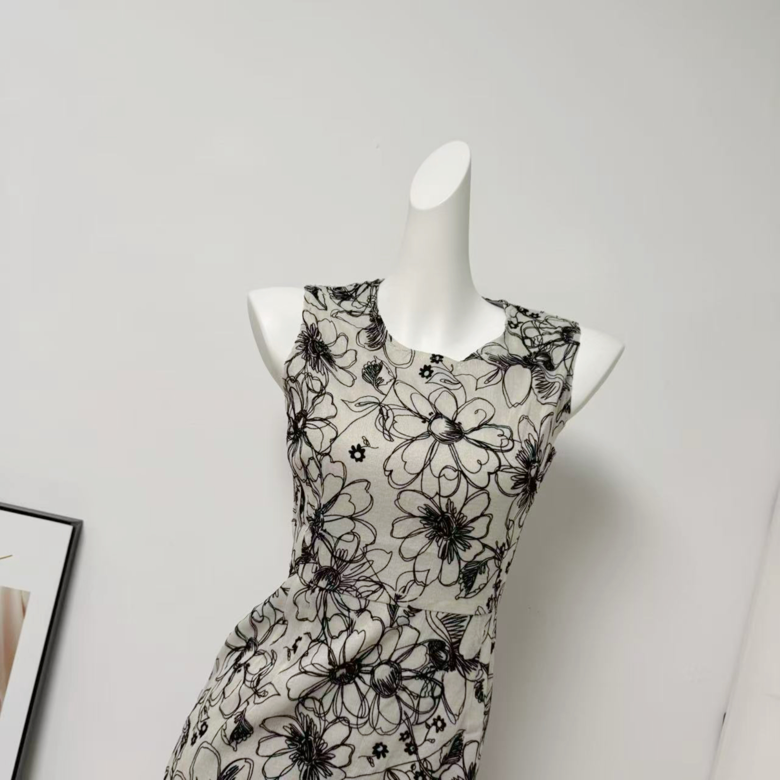 French Ink Wash Flocked Print Sleeveless Dress - Image 3