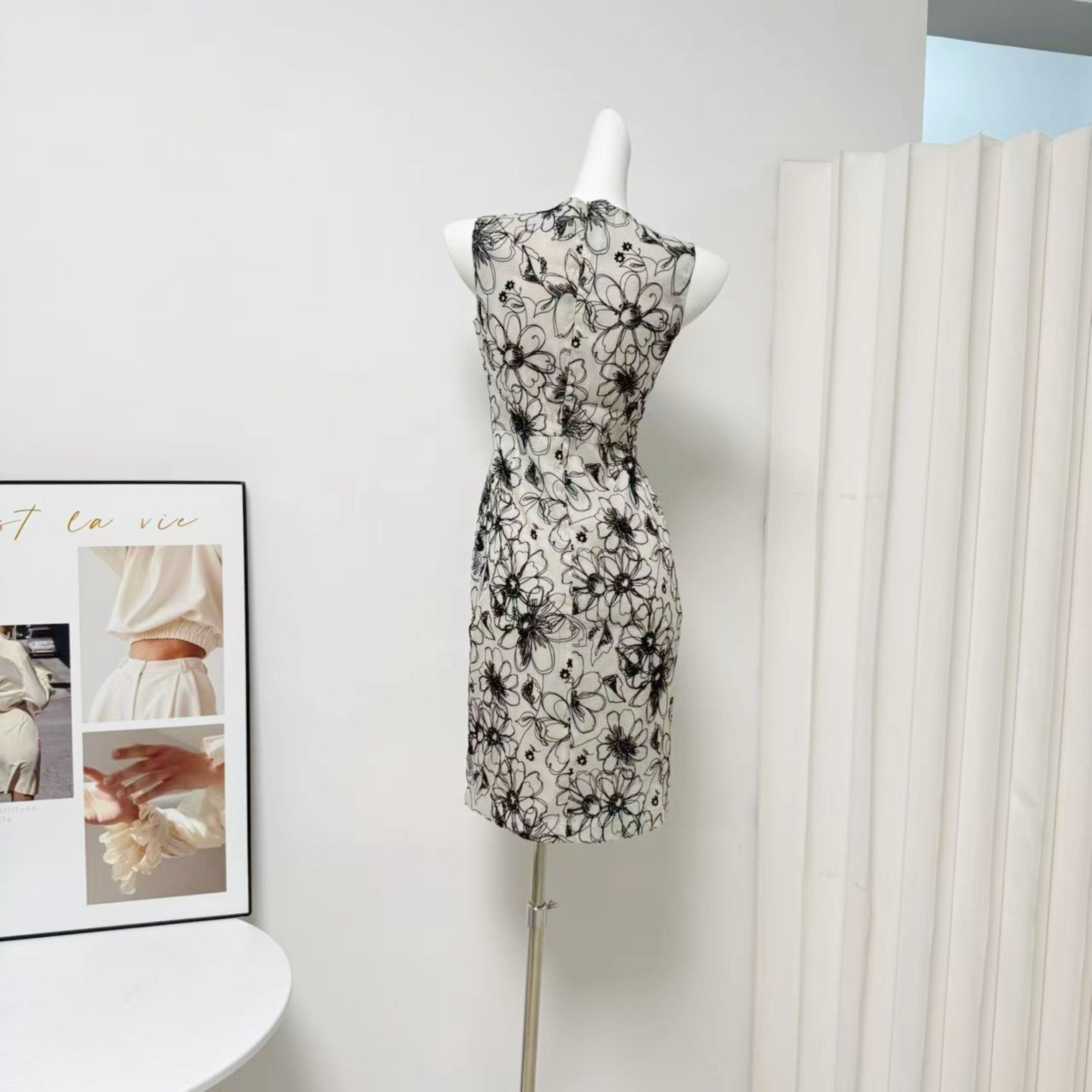 French Ink Wash Flocked Print Sleeveless Dress - Image 5