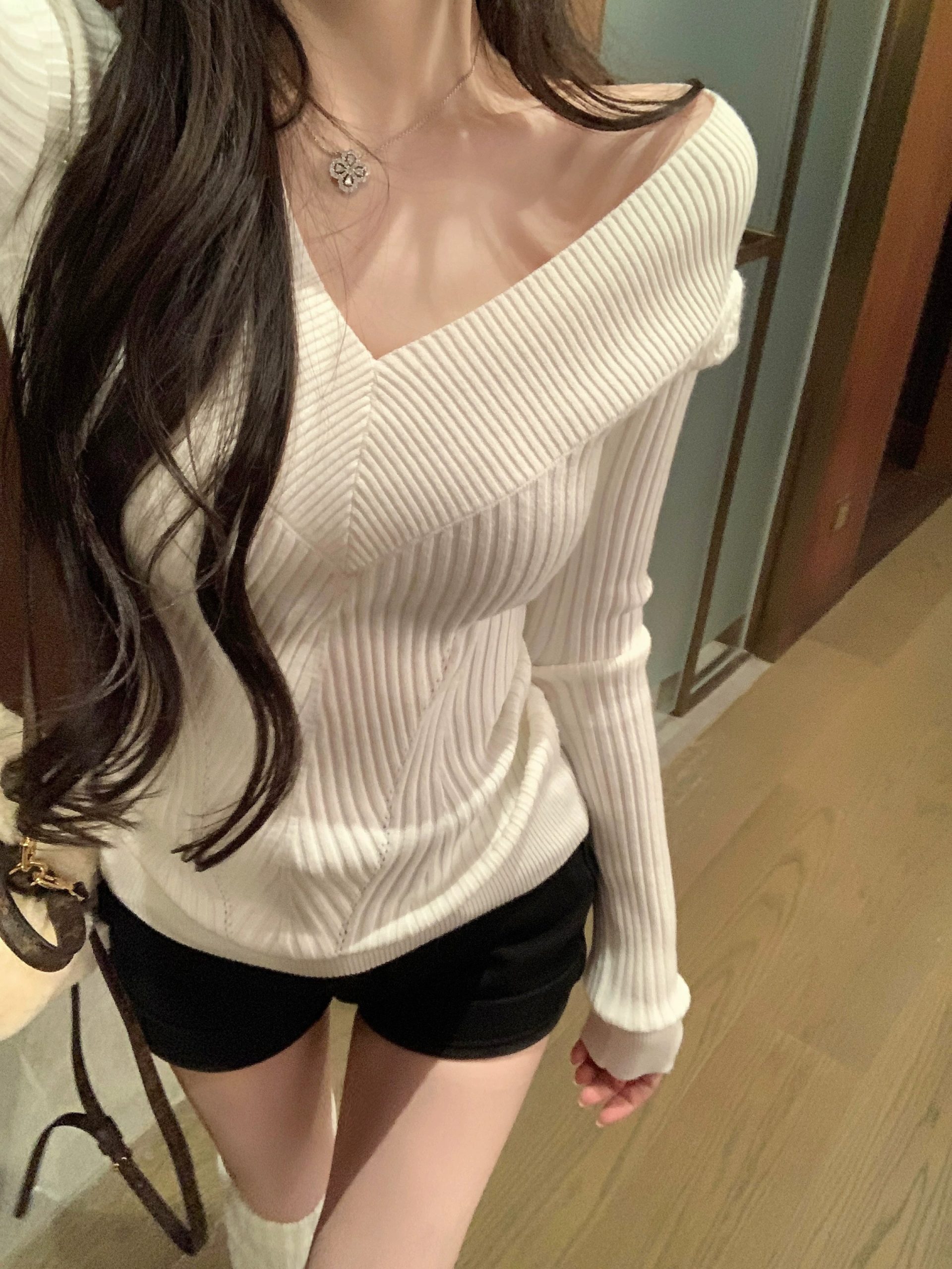 V-Neck Wide Trim Slim Fit Long Sleeve Knit Sweater Off-Shoulder Slimming Pullover